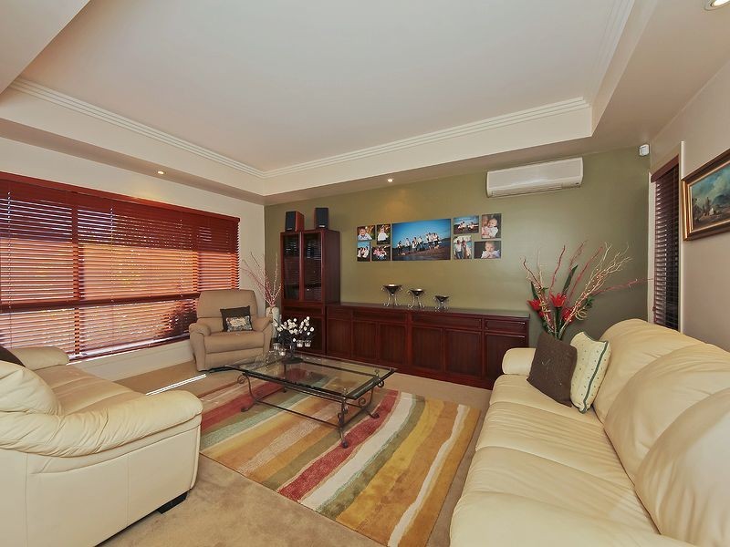 22 Blue Ridge Crescent, Varsity Lakes QLD 4227