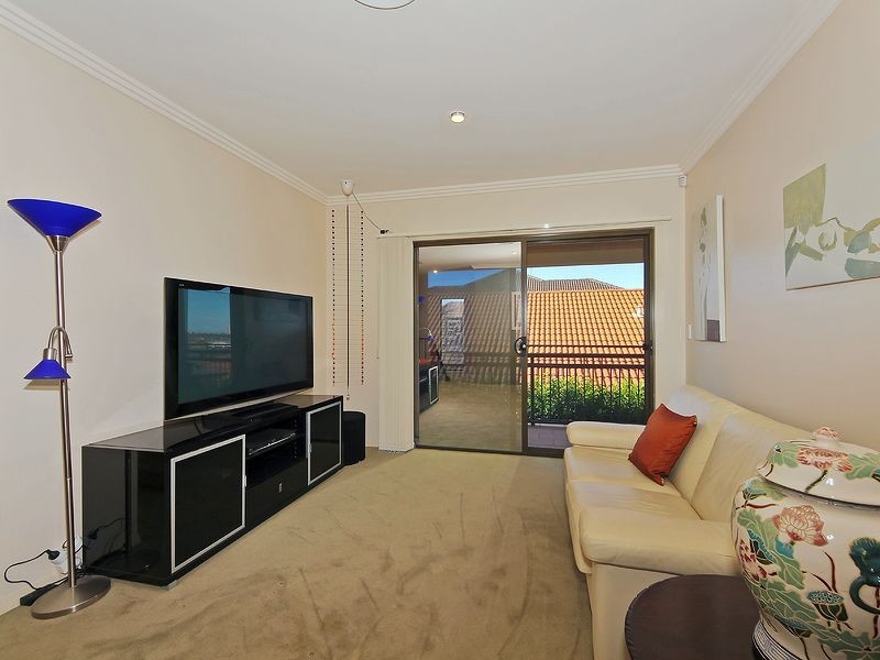 22 Blue Ridge Crescent, Varsity Lakes QLD 4227