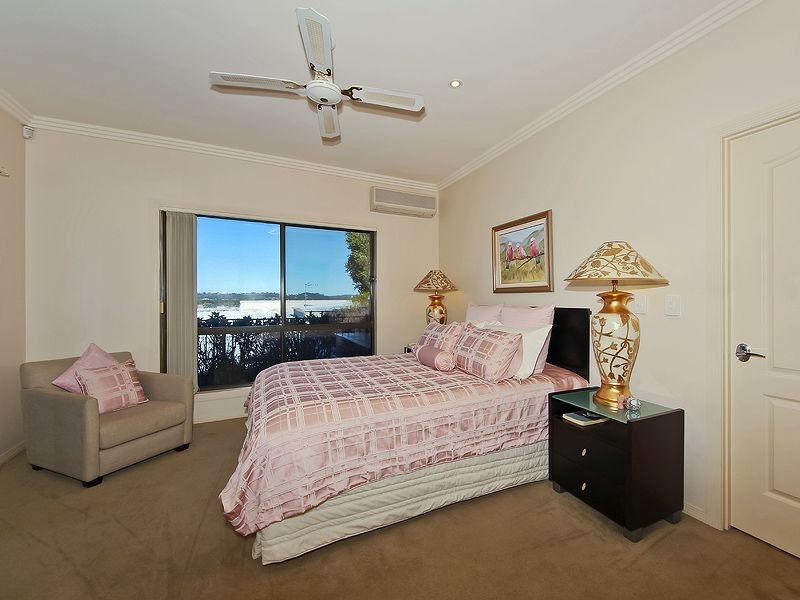 22 Blue Ridge Crescent, Varsity Lakes QLD 4227