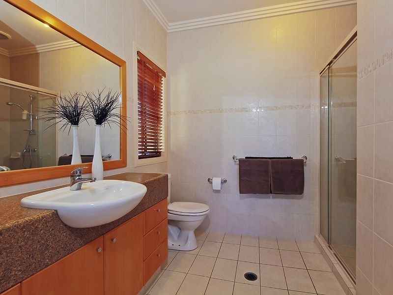 22 Blue Ridge Crescent, Varsity Lakes QLD 4227