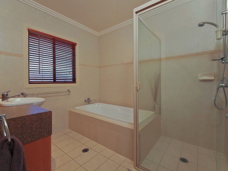 22 Blue Ridge Crescent, Varsity Lakes QLD 4227