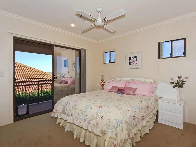 22 Blue Ridge Crescent, Varsity Lakes QLD 4227