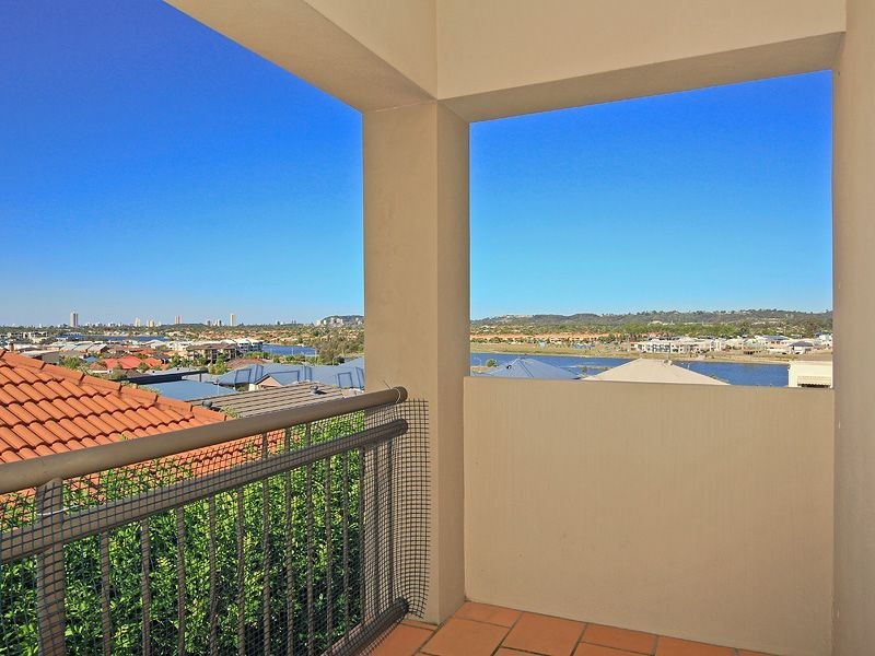 22 Blue Ridge Crescent, Varsity Lakes QLD 4227