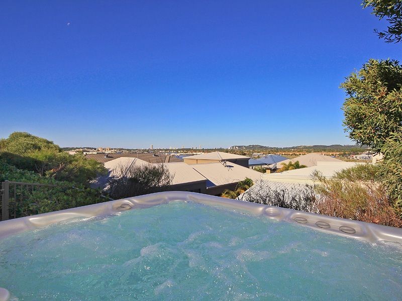 22 Blue Ridge Crescent, Varsity Lakes QLD 4227