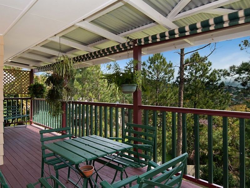 4 Corrigin Court, Elanora QLD 4221