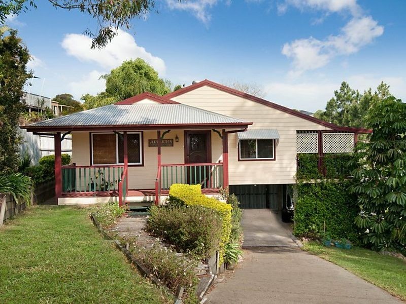 4 Corrigin Court, Elanora QLD 4221