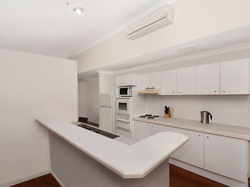 4 Corrigin Court, Elanora QLD 4221