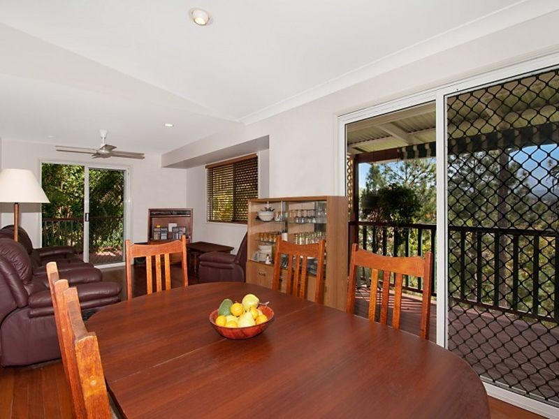 4 Corrigin Court, Elanora QLD 4221