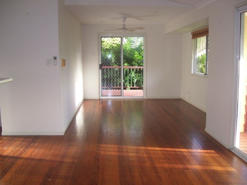 4 Corrigin Court, Elanora QLD 4221