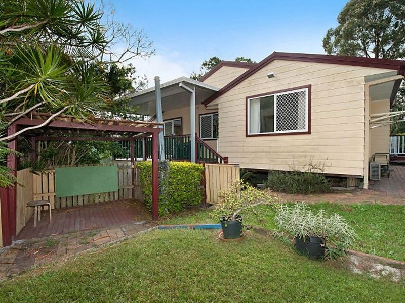 4 Corrigin Court, Elanora QLD 4221