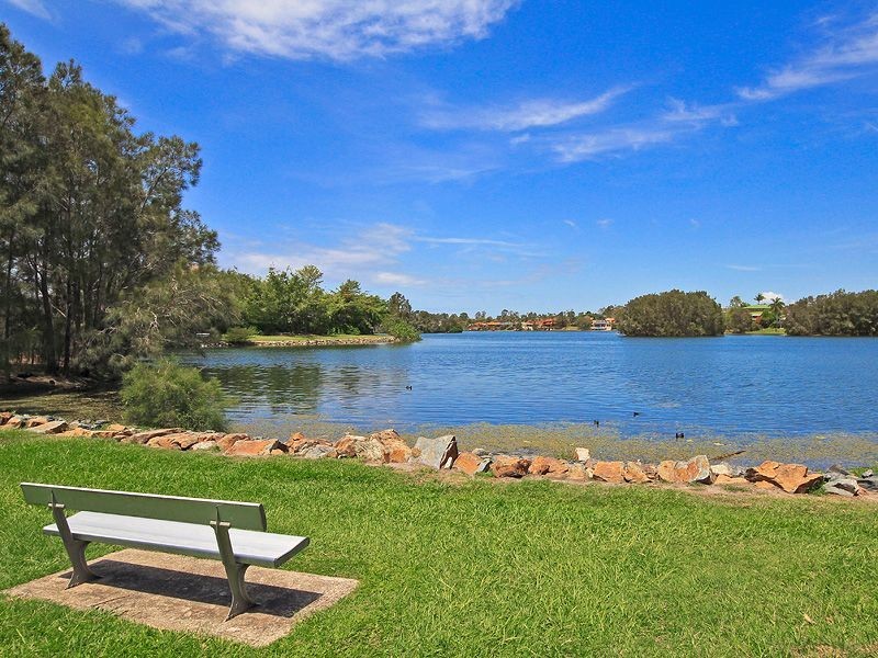2/180 Ron Penhaligon Way, Robina QLD 4226
