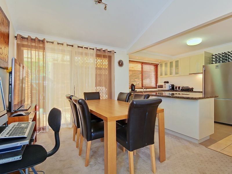 2/180 Ron Penhaligon Way, Robina QLD 4226