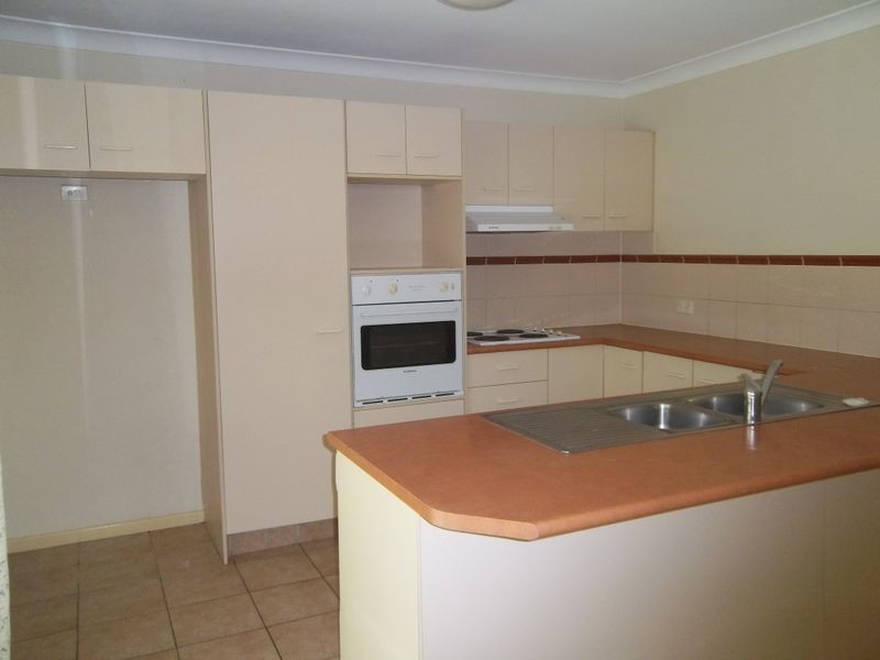 8 Queen Charlotte Court, Mudgeeraba QLD 4213