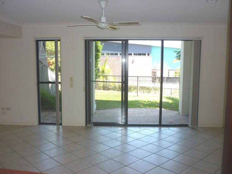 2/323 Christine Avenue, Varsity Lakes QLD 4227