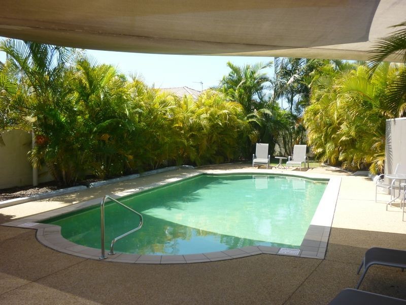2/323 Christine Avenue, Varsity Lakes QLD 4227