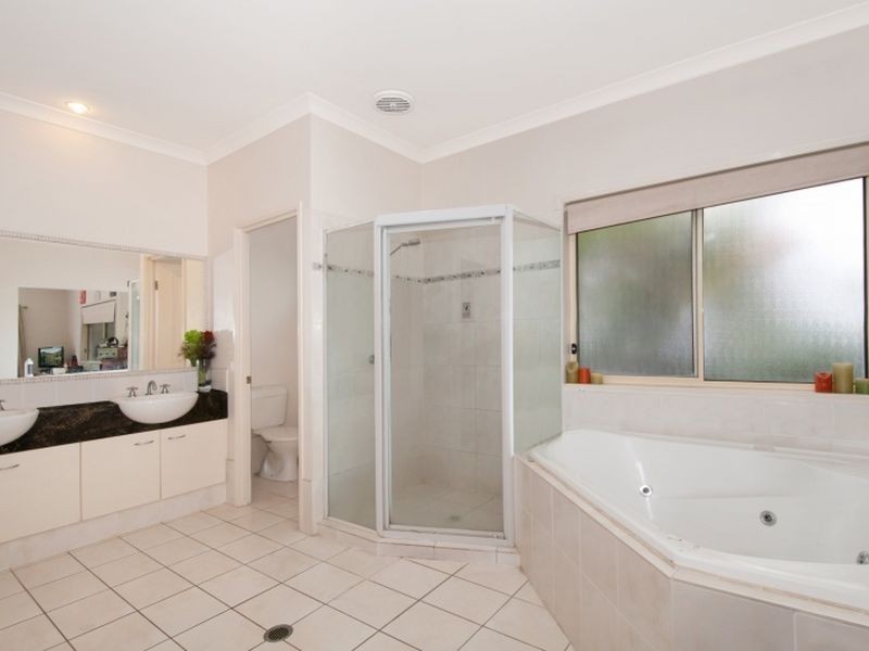 15 Montville Court, Varsity Lakes QLD 4227