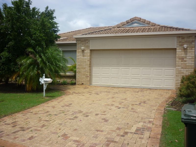 11 Illinois Court, Varsity Lakes QLD 4227