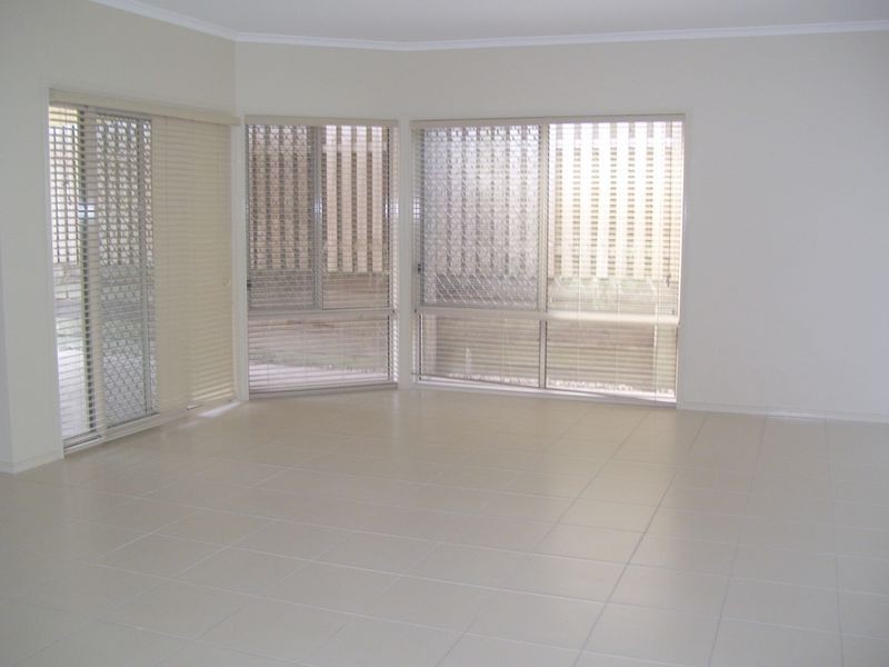 19 Campelles Avenue, Varsity Lakes QLD 4227