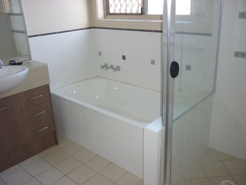 19 Campelles Avenue, Varsity Lakes QLD 4227