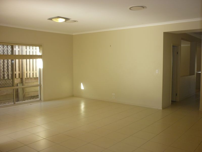 19 Campelles Avenue, Varsity Lakes QLD 4227