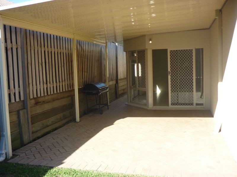 19 Campelles Avenue, Varsity Lakes QLD 4227