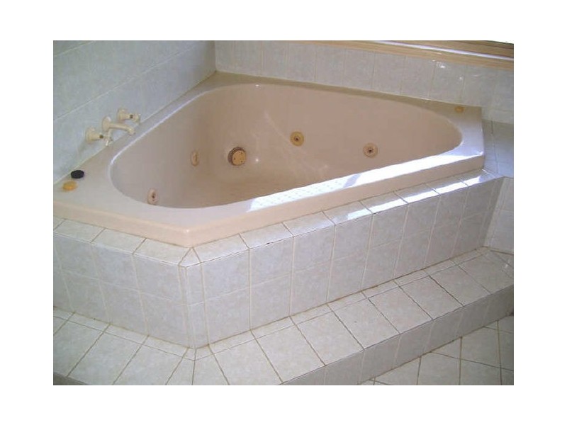 Clear Island Waters QLD 4226