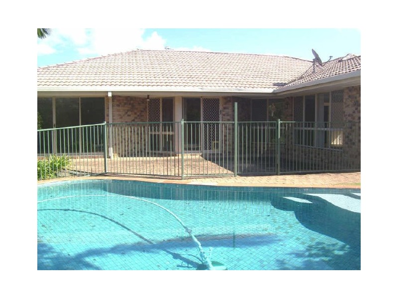 Clear Island Waters QLD 4226