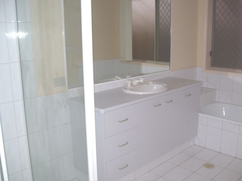 30 Auk Avenue, Burleigh Waters QLD 4220