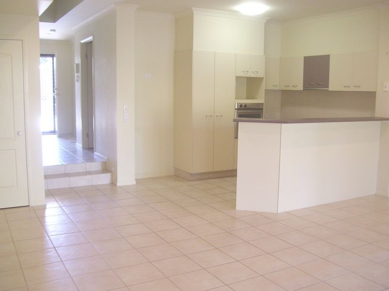 2/1-3 Hillridge Crescent, Varsity Lakes QLD 4227