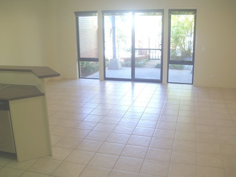 2/1-3 Hillridge Crescent, Varsity Lakes QLD 4227