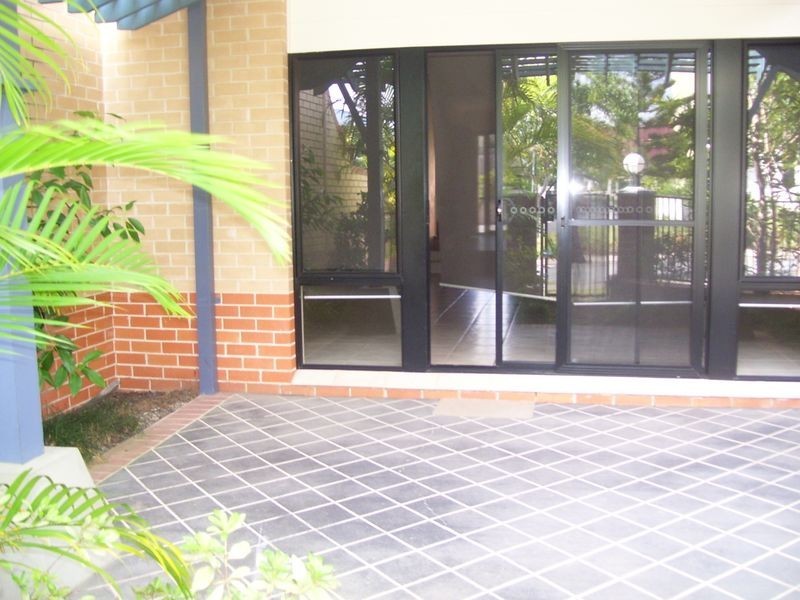 2/1-3 Hillridge Crescent, Varsity Lakes QLD 4227