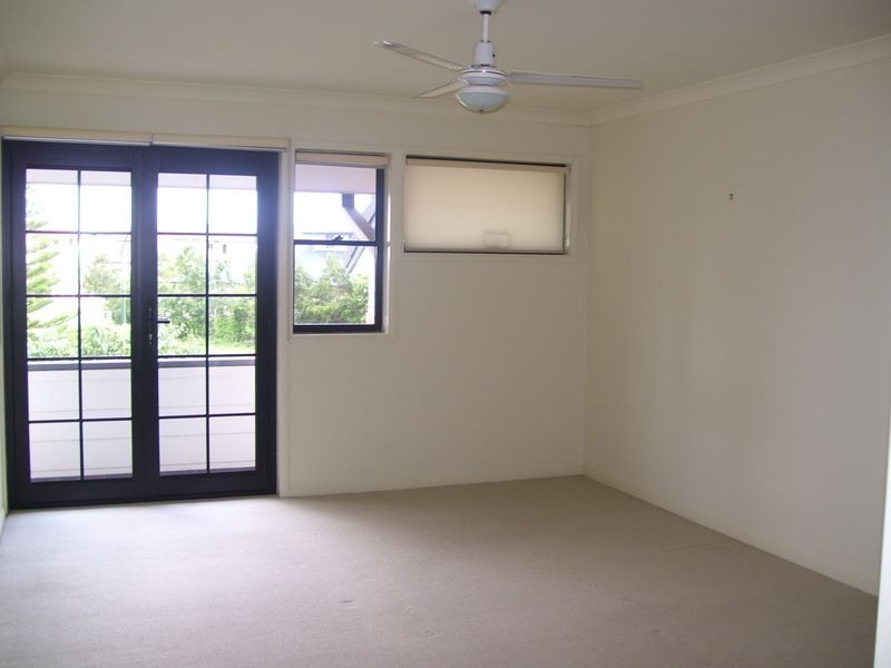 2/1-3 Hillridge Crescent, Varsity Lakes QLD 4227