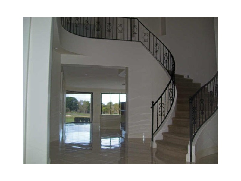 817 Legend Trail ” The Glades”, Robina QLD 4226