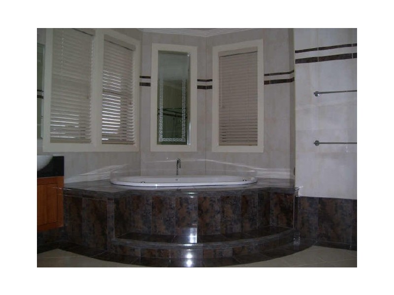 817 Legend Trail ” The Glades”, Robina QLD 4226