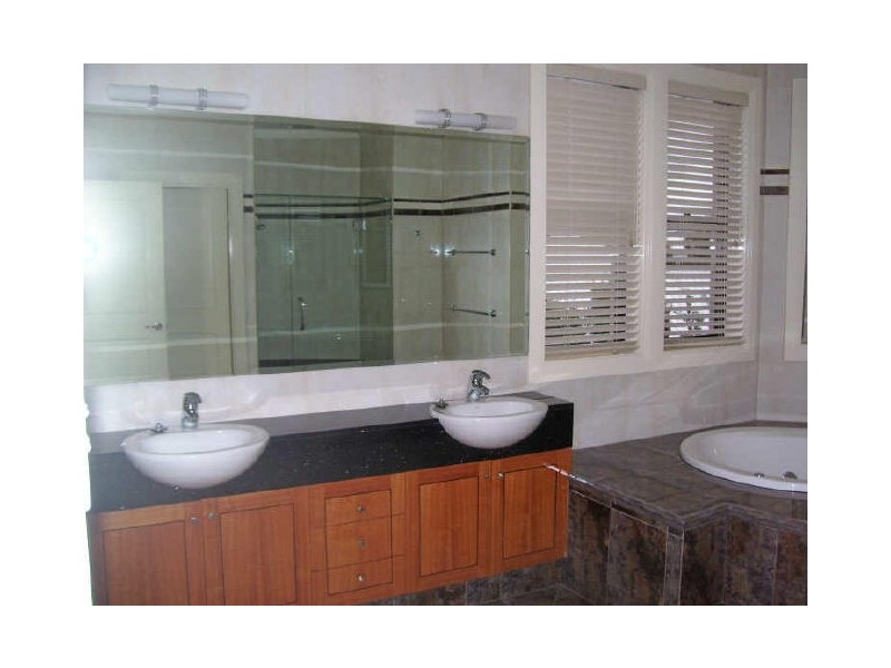 817 Legend Trail ” The Glades”, Robina QLD 4226