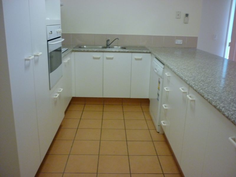 8 Driftaway Court, Robina QLD 4226