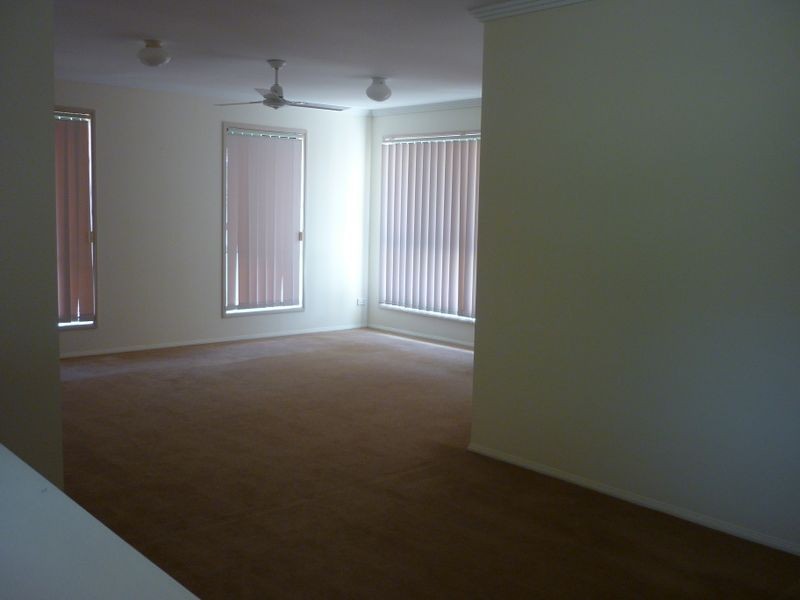 8 Driftaway Court, Robina QLD 4226