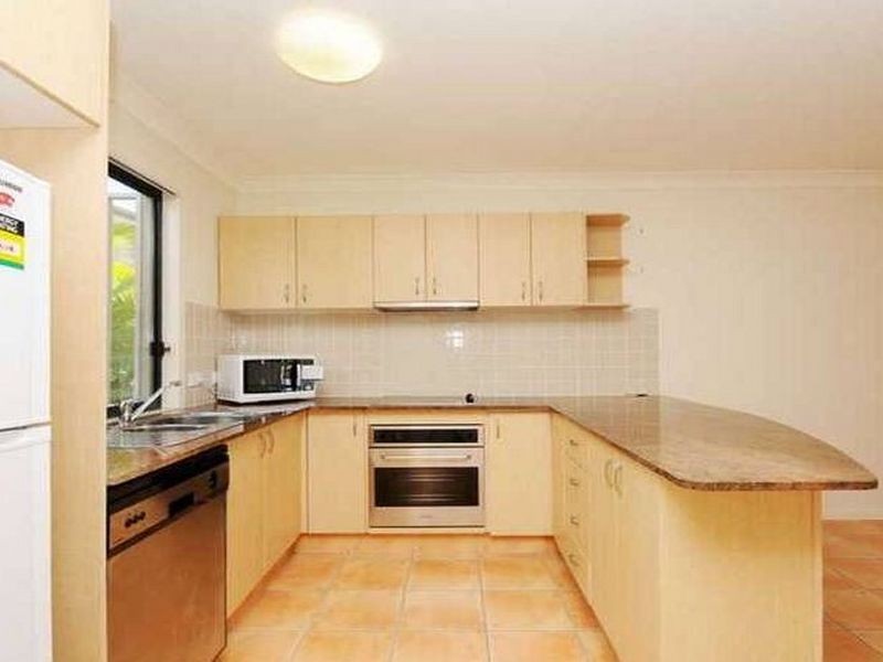 4/4 Acton Drive, Varsity Lakes QLD 4227