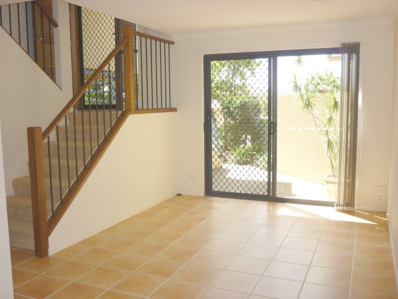 4/4 Acton Drive, Varsity Lakes QLD 4227