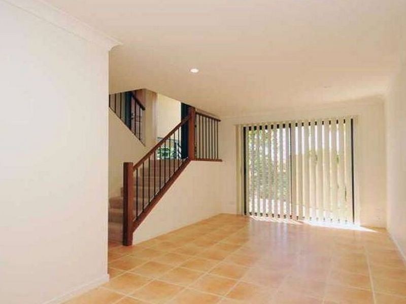 4/4 Acton Drive, Varsity Lakes QLD 4227