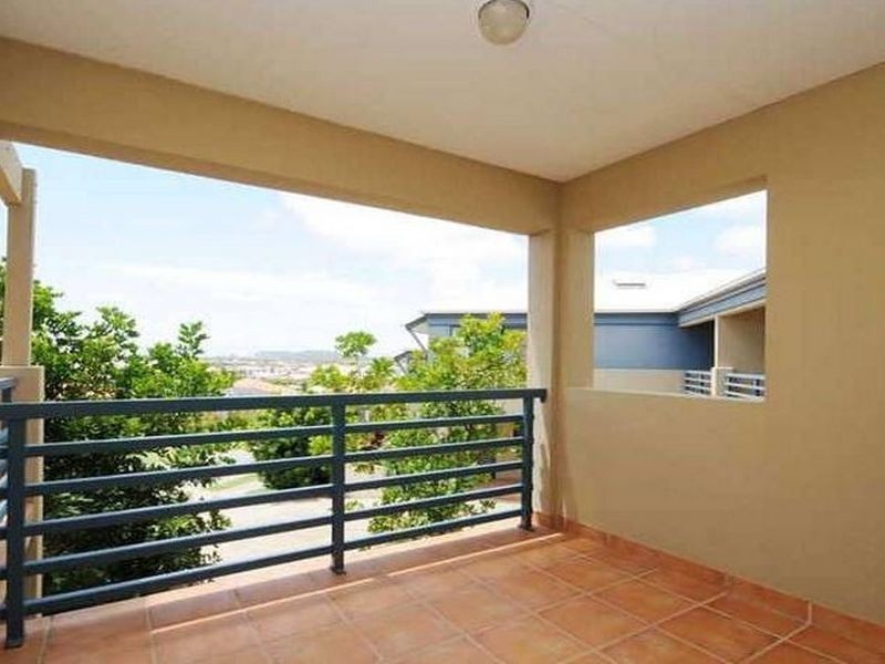 4/4 Acton Drive, Varsity Lakes QLD 4227