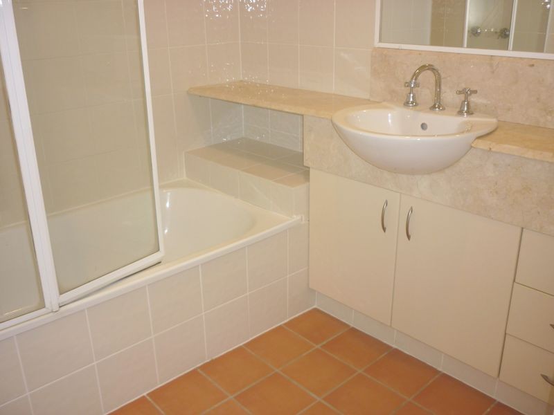 4/4 Acton Drive, Varsity Lakes QLD 4227