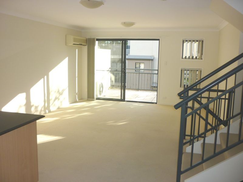 9/18 Geraldton Drive (Cnr Geraldton, Varsity Lakes QLD 4227