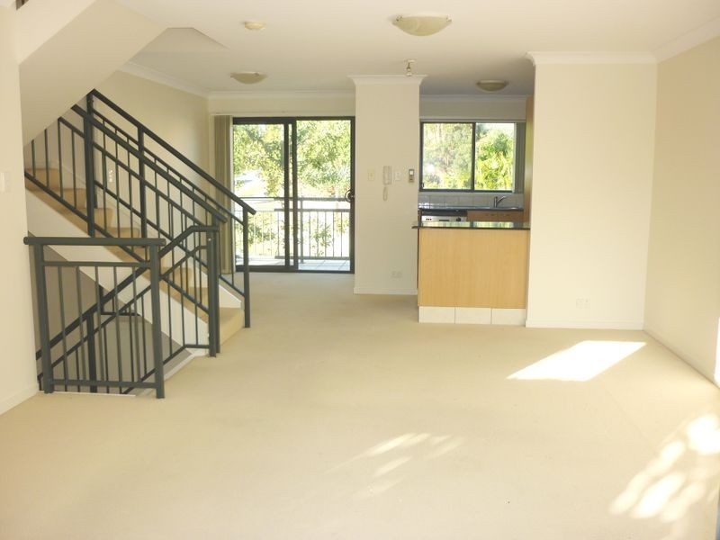 9/18 Geraldton Drive (Cnr Geraldton, Varsity Lakes QLD 4227