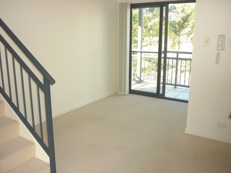 9/18 Geraldton Drive (Cnr Geraldton, Varsity Lakes QLD 4227