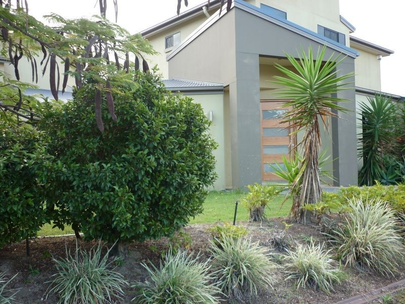 2/6 Silvermaple, Robina QLD 4226