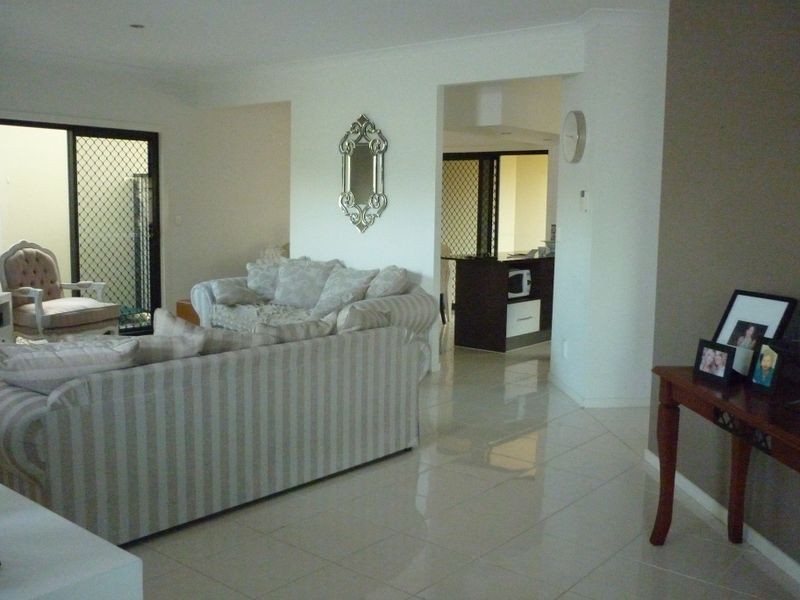 2/6 Silvermaple, Robina QLD 4226