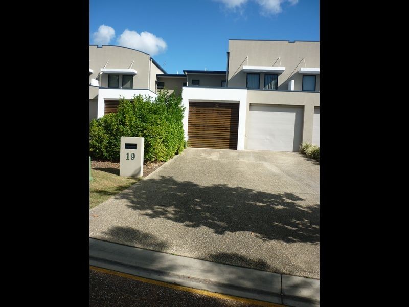 19 Riverwalk Avenue, Robina QLD 4226