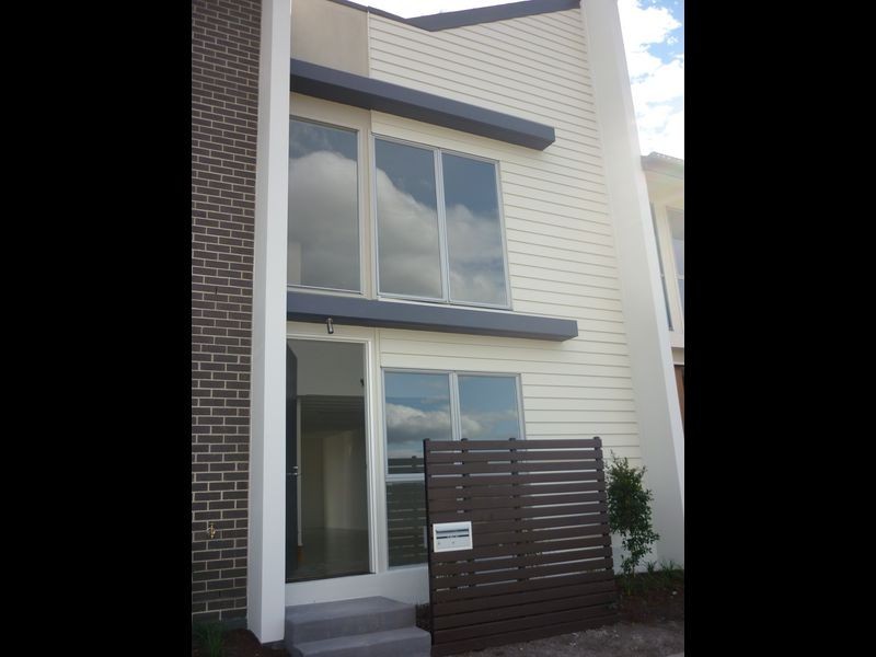 25 Emily Way, Varsity Lakes QLD 4227