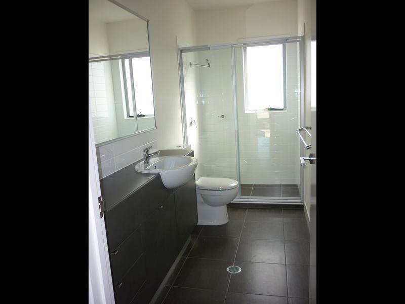 25 Emily Way, Varsity Lakes QLD 4227